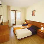アパートホテル Sunrise 4*