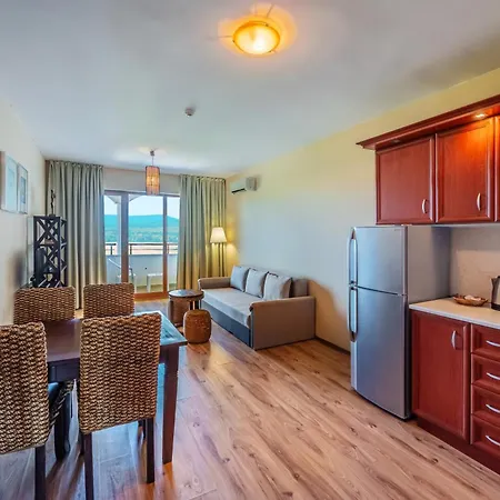Sunrise Aparthotel 4*